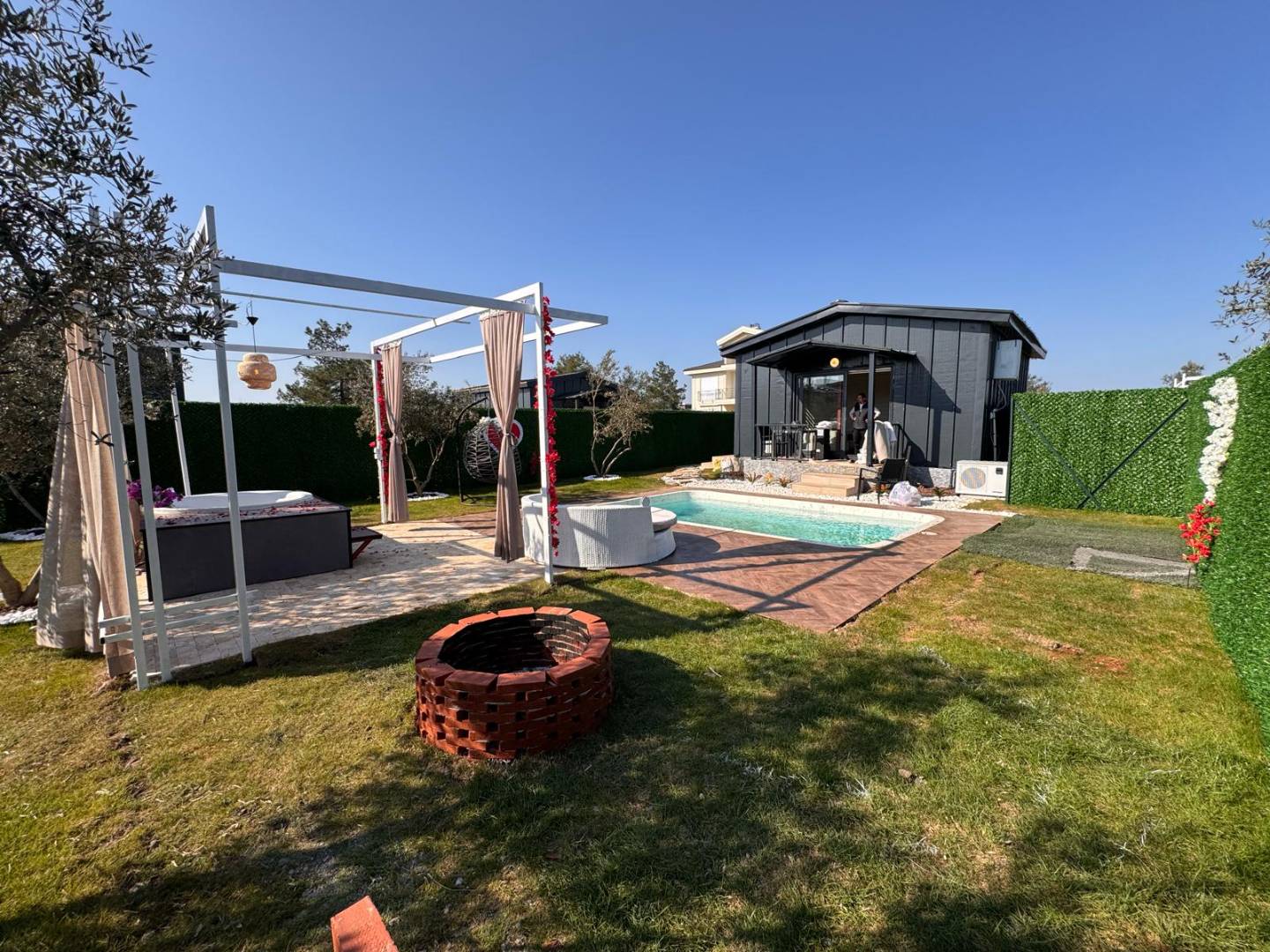 Antalya Döşemaltı'nda Yemyeşil Bahçeli, Özel Havuzlu, Konforlu Tiny House 45982