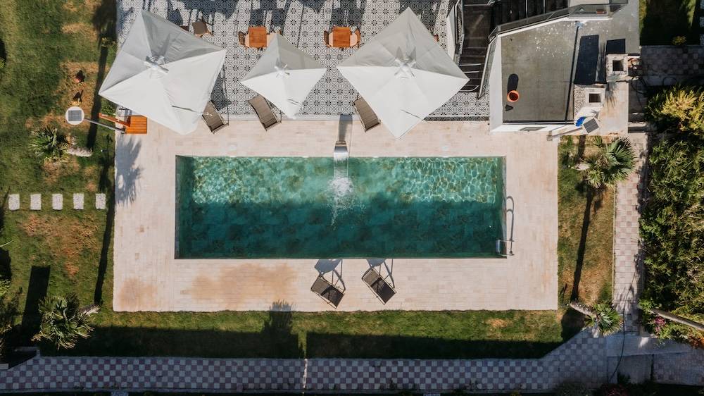 Çeşme Altınkum'da Modern Tasarımlı, Ortak Havuzlu, 2+1 Tiny House 