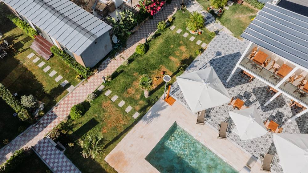 Çeşme Altınkum'da Modern Tasarımlı, Ortak Havuzlu, 2+1 Tiny House 