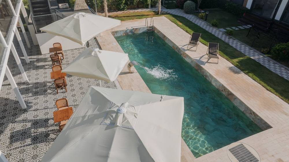 Çeşme Altınkum'da Modern Tasarımlı, Ortak Havuzlu, 2+1 Tiny House 