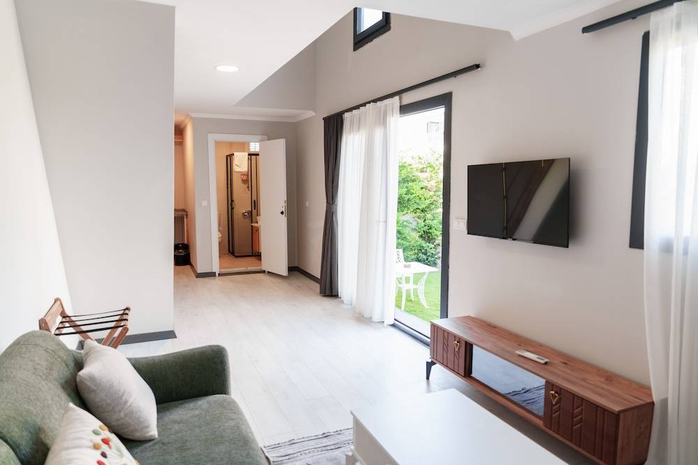 Çeşme Altınkum'da Modern Tasarımlı, Ortak Havuzlu, 2+1 Tiny House 