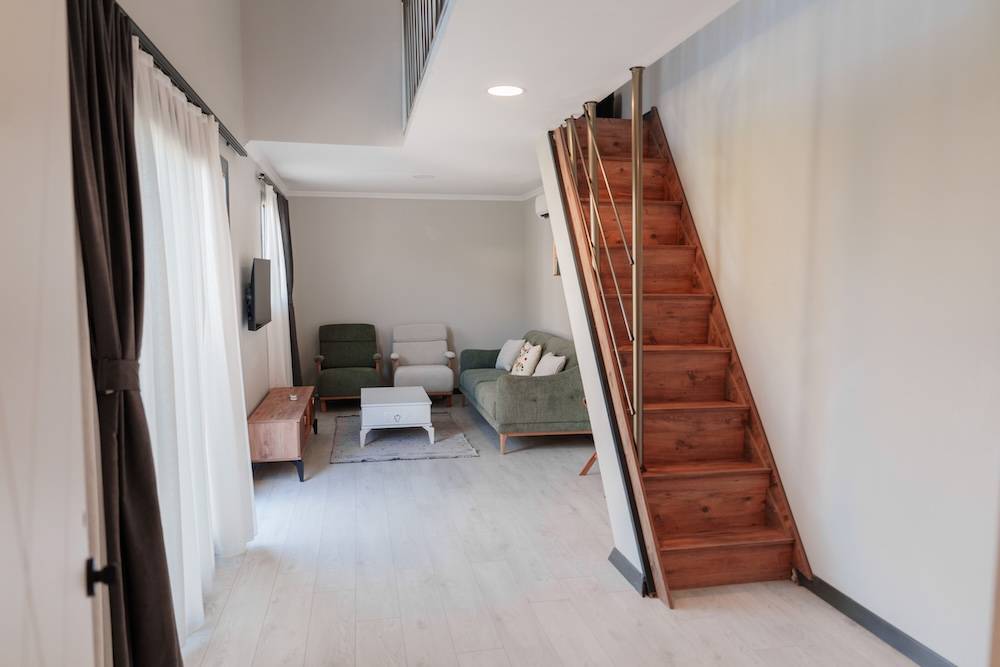 Çeşme Altınkum'da Modern Tasarımlı, Ortak Havuzlu, 2+1 Tiny House 