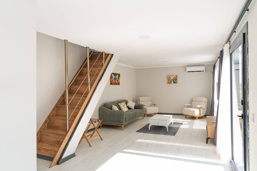 Çeşme Altınkum'da Modern Tasarımlı, Ortak Havuzlu, 2+1 Tiny House 
