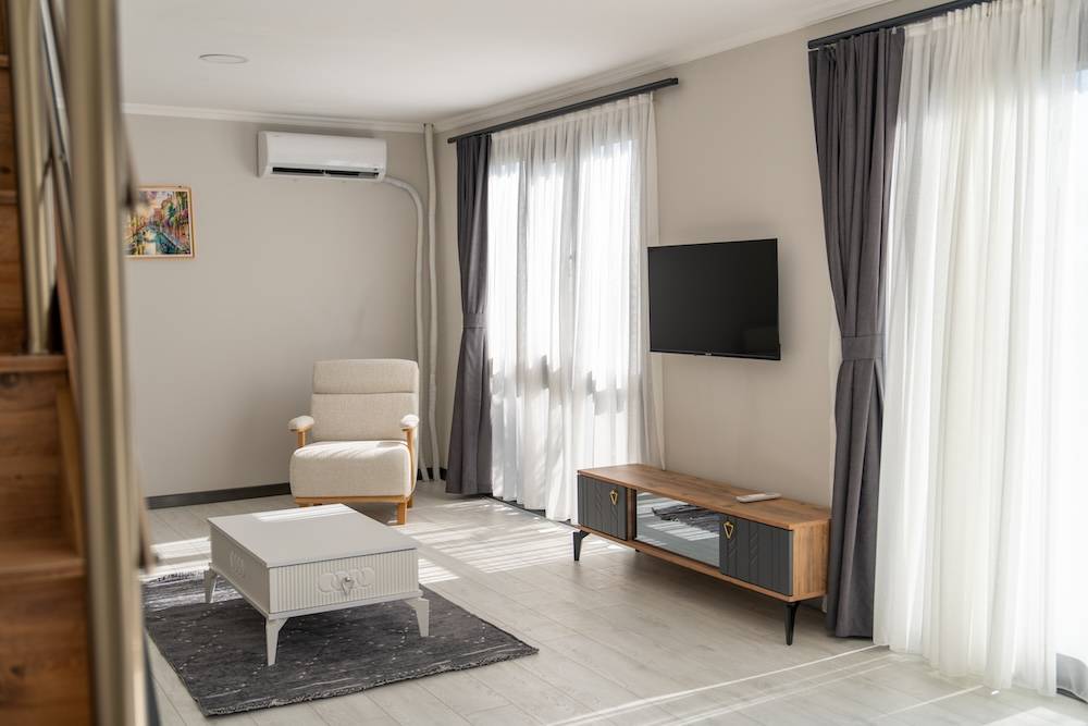 Çeşme Altınkum'da Modern Tasarımlı, Ortak Havuzlu, 2+1 Tiny House 