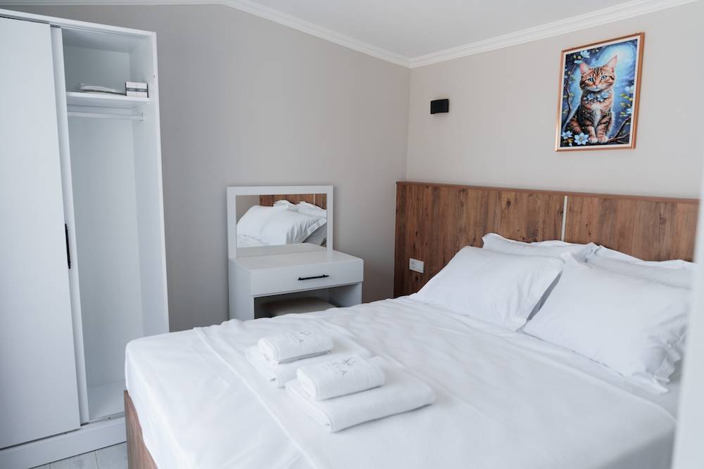 Çeşme Altınkum'da Modern Tasarımlı, Ortak Havuzlu, 2+1 Tiny House 