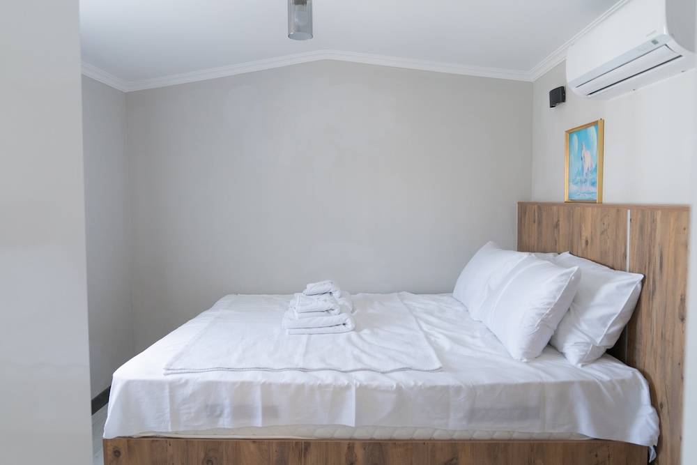 Çeşme Altınkum'da Modern Tasarımlı, Ortak Havuzlu, 2+1 Tiny House 