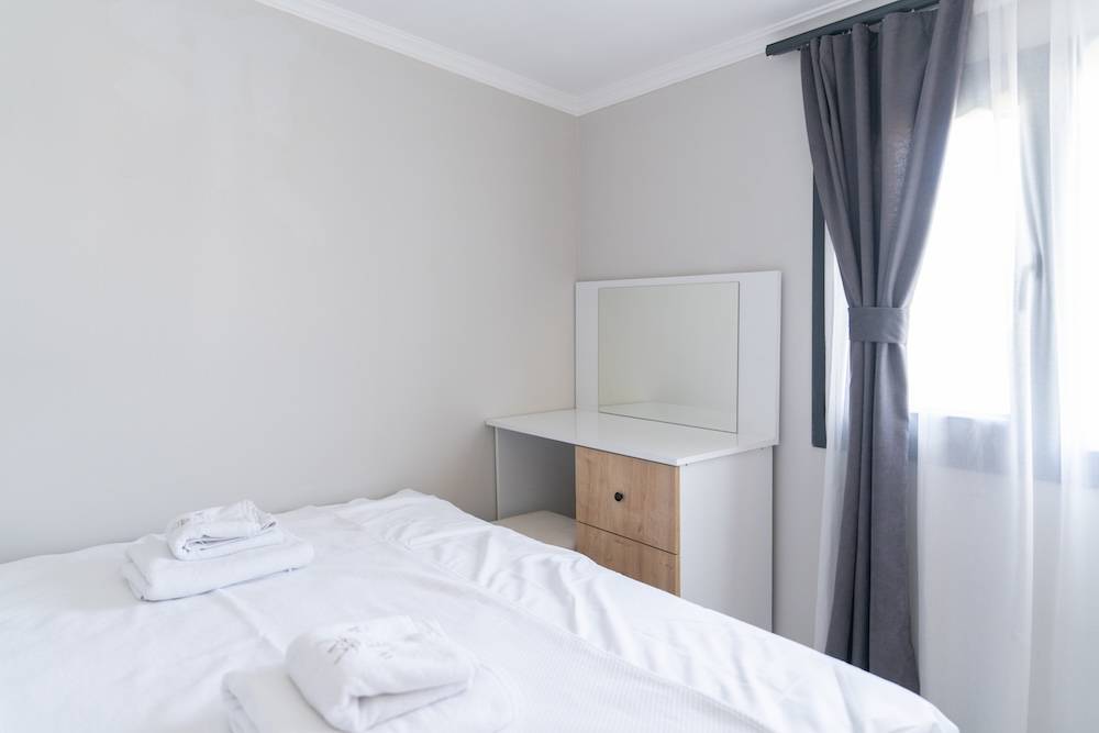 Çeşme Altınkum'da Modern Tasarımlı, Ortak Havuzlu, 2+1 Tiny House 