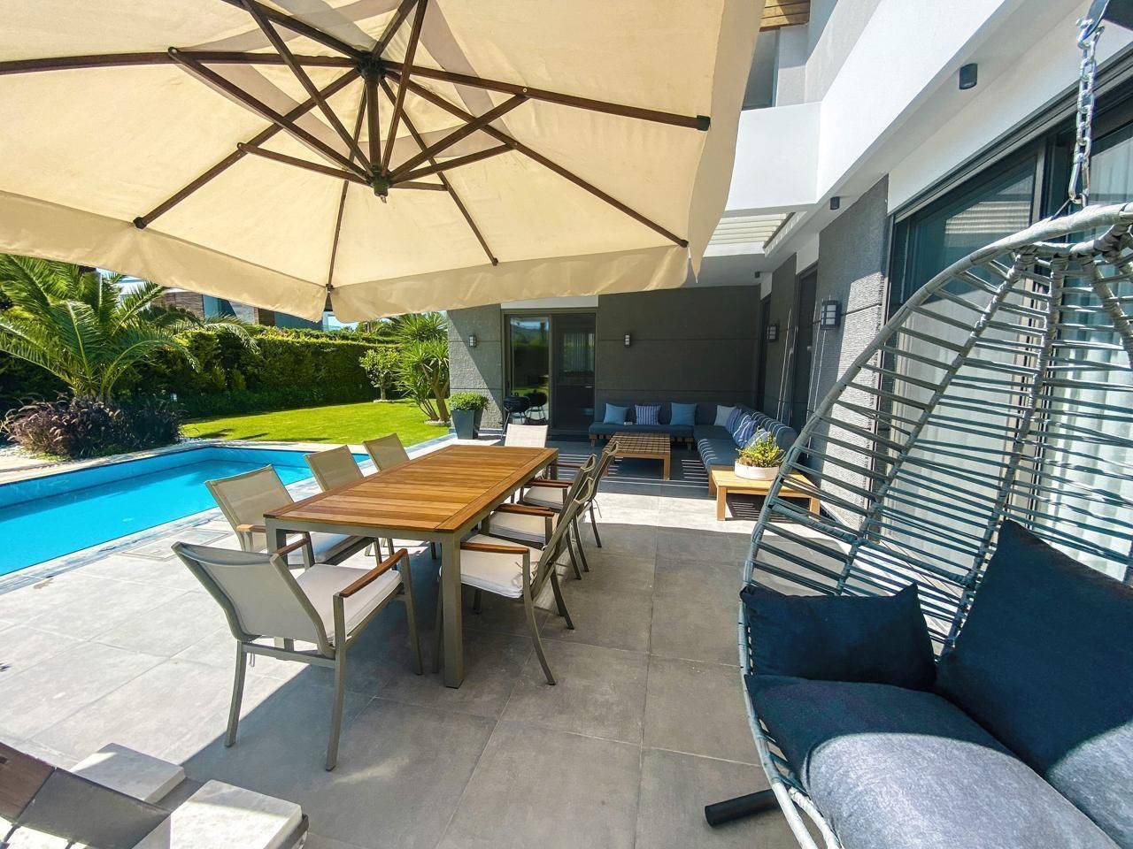 Çeşme Çakabey'de Yemyeşil Bahçeli, Özel Havuzlu, Kiralık Villa 45782 — 8