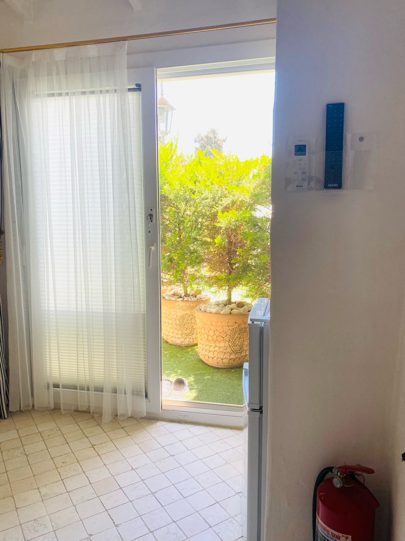 Çeşme Ildır’da Taş Mimariye Sahip, Bahçeli Tatil Evi