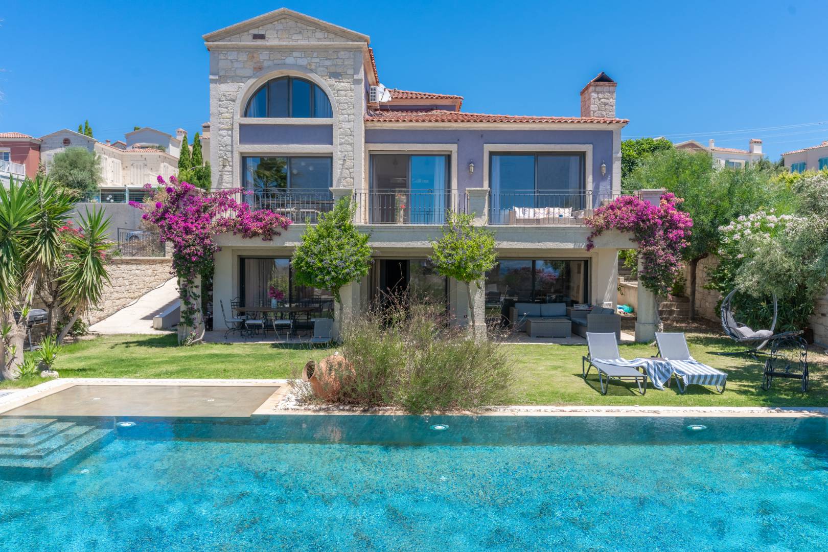 Çeşme Ovacık'ta Deniz Manzaralı, Özel Havuzlu, Lüks Taş Villa 37597