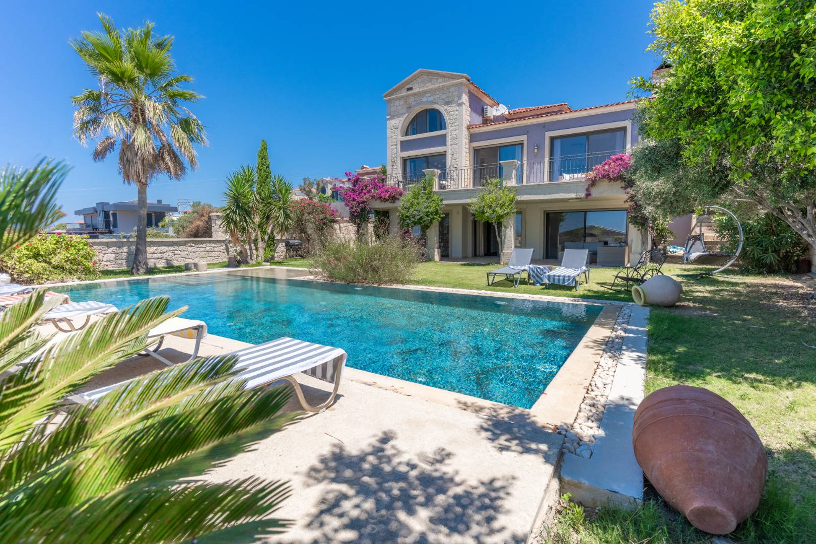 Çeşme Ovacık'ta Deniz Manzaralı, Özel Havuzlu, Lüks Taş Villa 37597 — 2