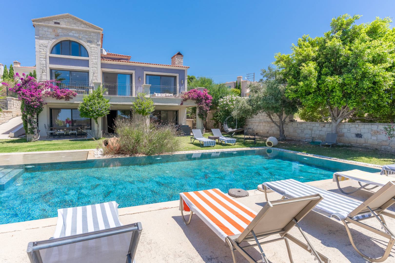 Çeşme Ovacık'ta Deniz Manzaralı, Özel Havuzlu, Lüks Taş Villa 37597 — 3