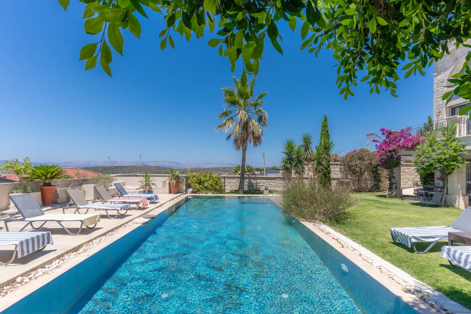 Çeşme Ovacık'ta Deniz Manzaralı, Özel Havuzlu, Lüks Taş Villa 37597 — 5