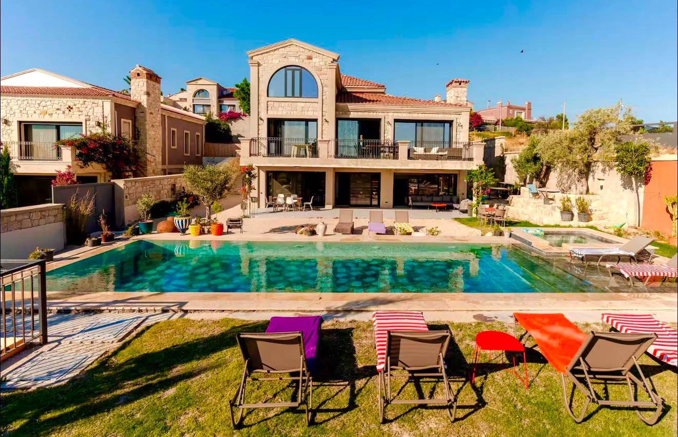 Çeşme Ovacık'ta Kalabalık Ailelere Uygun, Özel Havuzlu, Lüks Villa