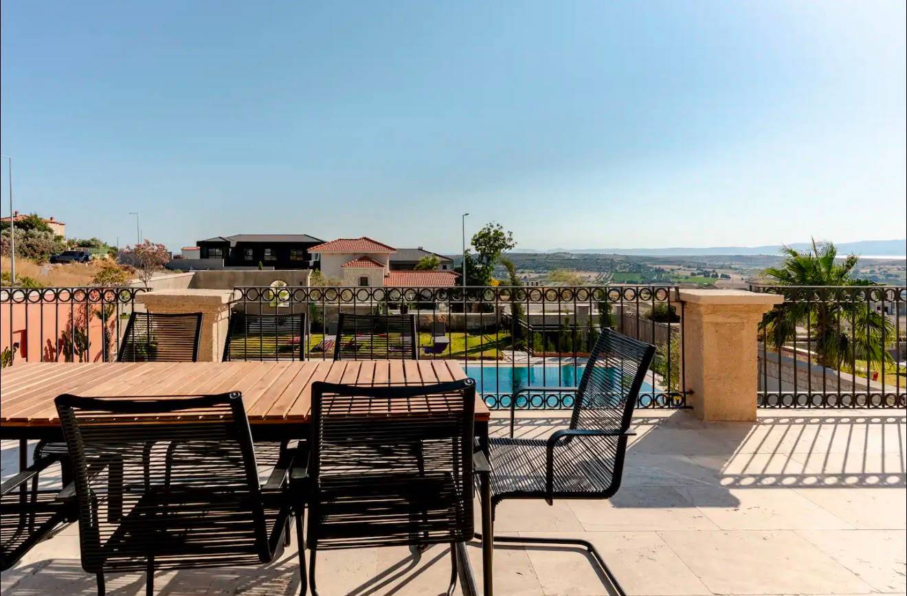 Çeşme Ovacık'ta Kalabalık Ailelere Uygun, Özel Havuzlu, Lüks Villa