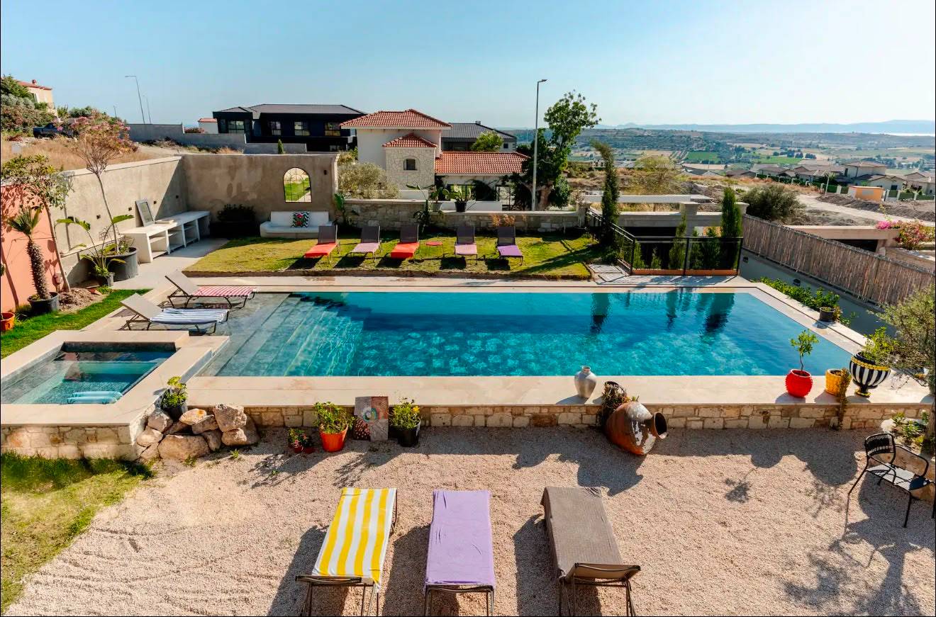 Çeşme Ovacık'ta Kalabalık Ailelere Uygun, Özel Havuzlu, Lüks Villa