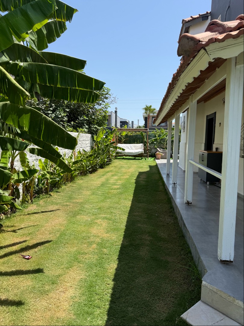 Çeşme Şifne'de Elverişli Konumda, Özel Havuzlu, Kiralık Villa