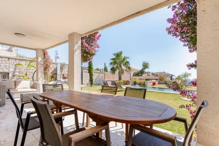 Çeşme'de Kalabalık Aileler İçin Uygun, Özel Havuzlu, Lüks Villa