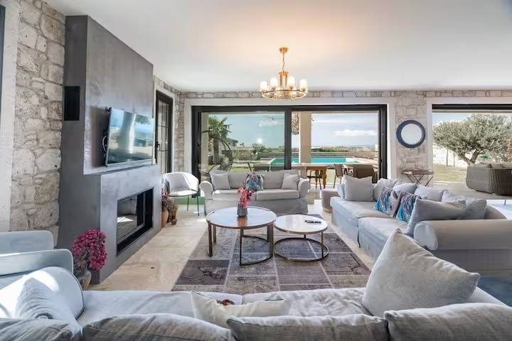 Çeşme'de Kalabalık Aileler İçin Uygun, Özel Havuzlu, Lüks Villa