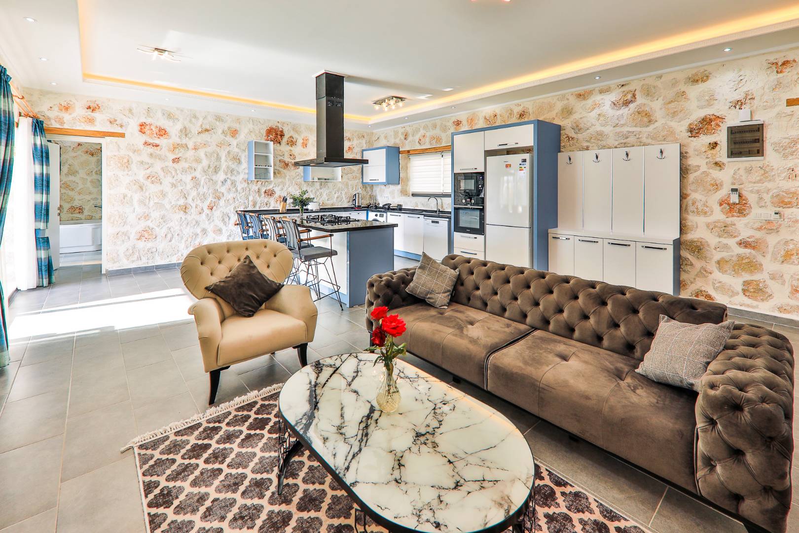 Kaş İslamlar'da Enfes Doğa Manzaralı, Isıtmalı Havuzlu, Konforlu Villa