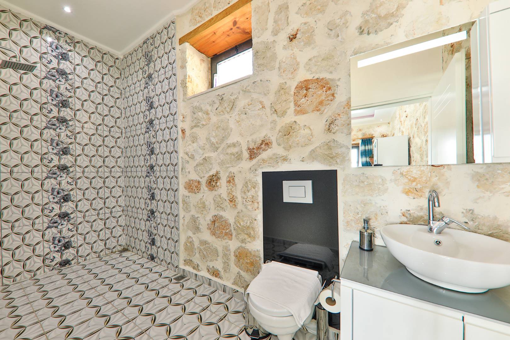Kaş İslamlar'da Enfes Doğa Manzaralı, Isıtmalı Havuzlu, Konforlu Villa