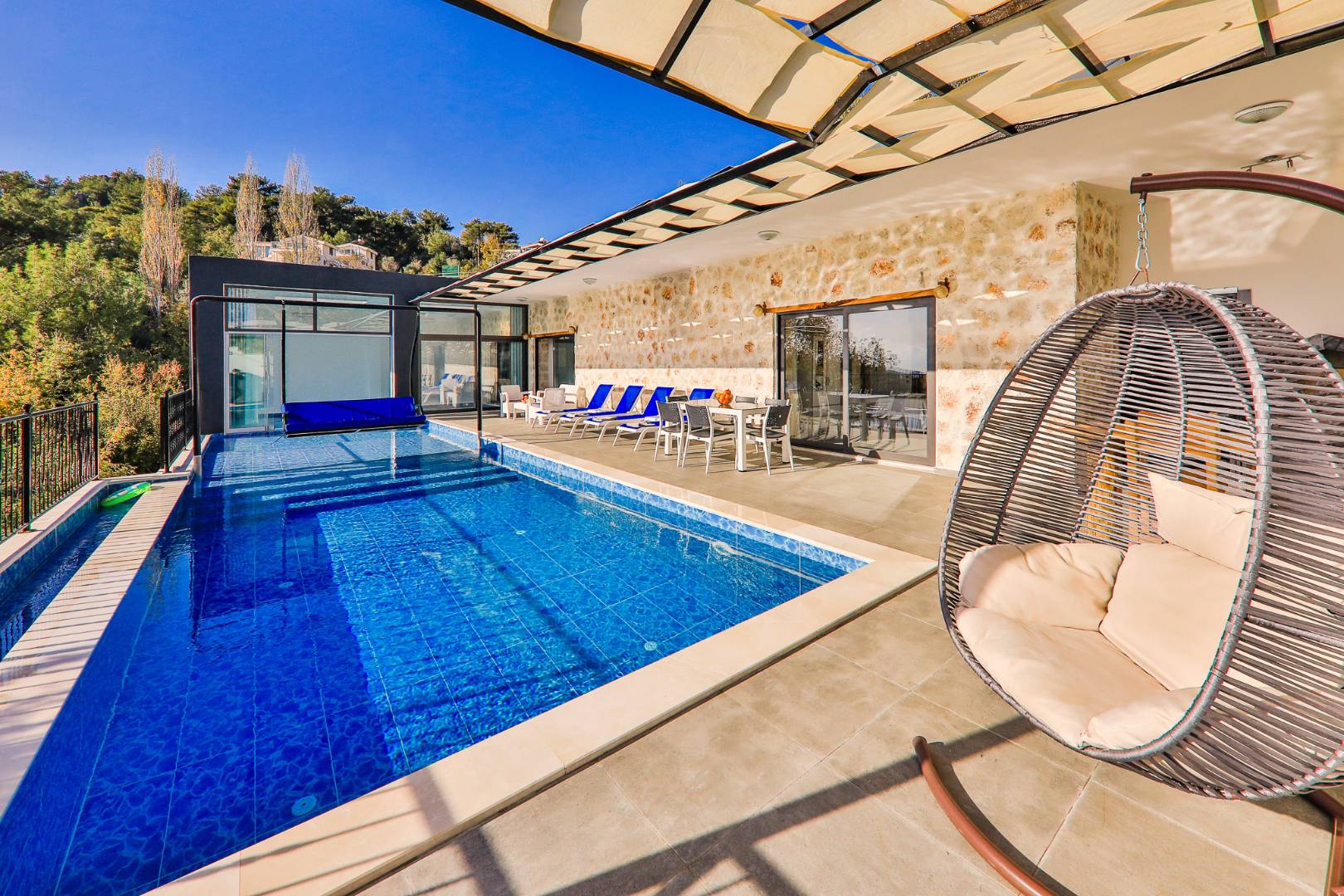 Kaş İslamlar'da Enfes Doğa Manzaralı, Isıtmalı Havuzlu, Konforlu Villa
