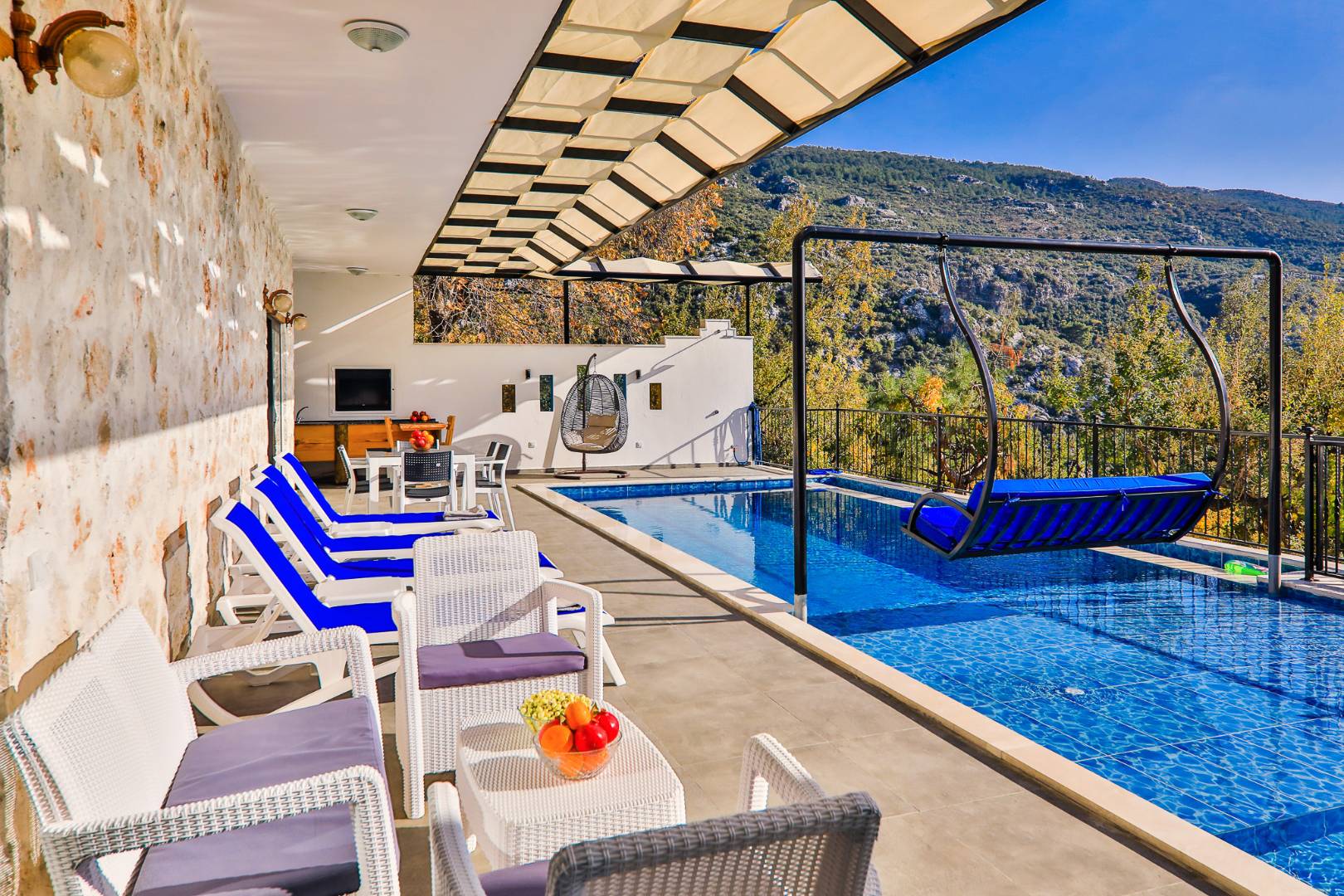 Kaş İslamlar'da Enfes Doğa Manzaralı, Isıtmalı Havuzlu, Konforlu Villa