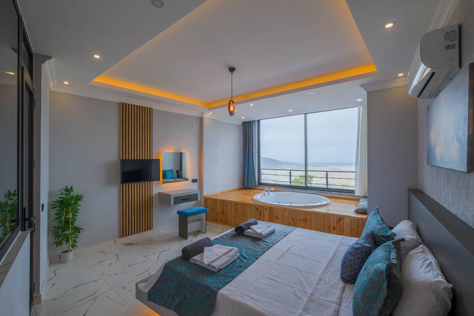 Kaş Üzümlü'de Şehrin Gürültüsünden Uzakta, Özel Havuzlu, Çift Jakuzili Villa