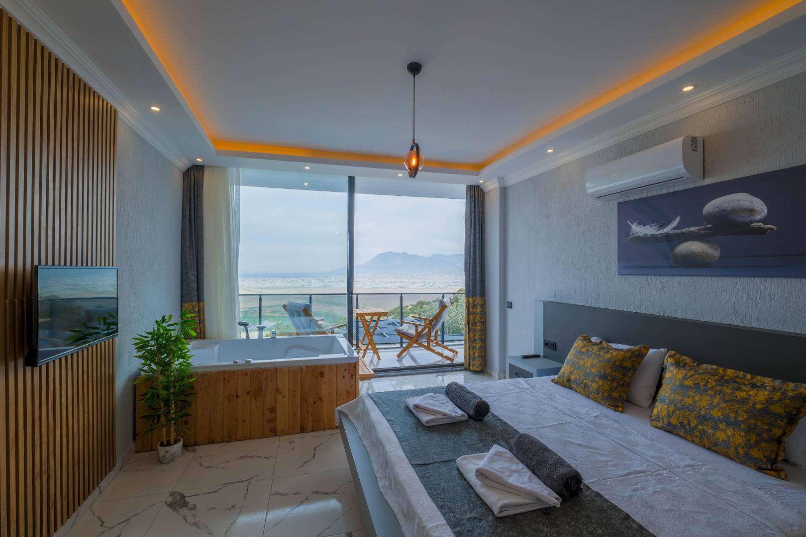 Kaş Üzümlü'de Şehrin Gürültüsünden Uzakta, Özel Havuzlu, Çift Jakuzili Villa