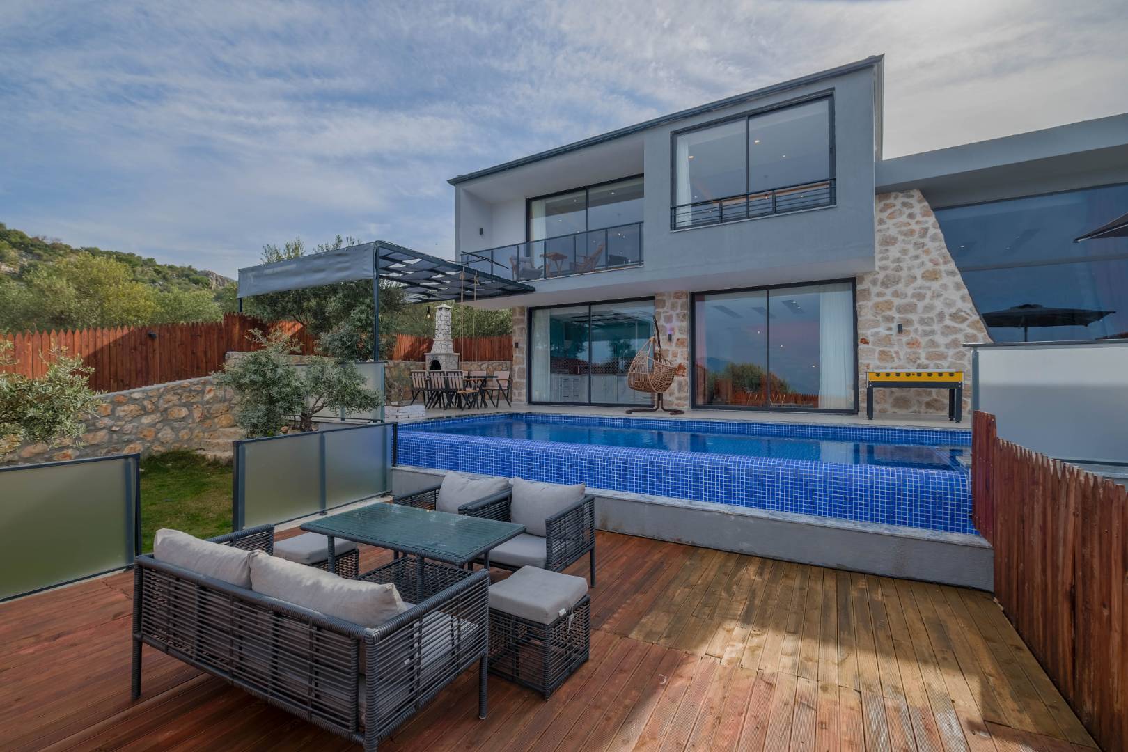 Kaş Üzümlü'de Şehrin Gürültüsünden Uzakta, Özel Havuzlu, Çift Jakuzili Villa 45974 — 2