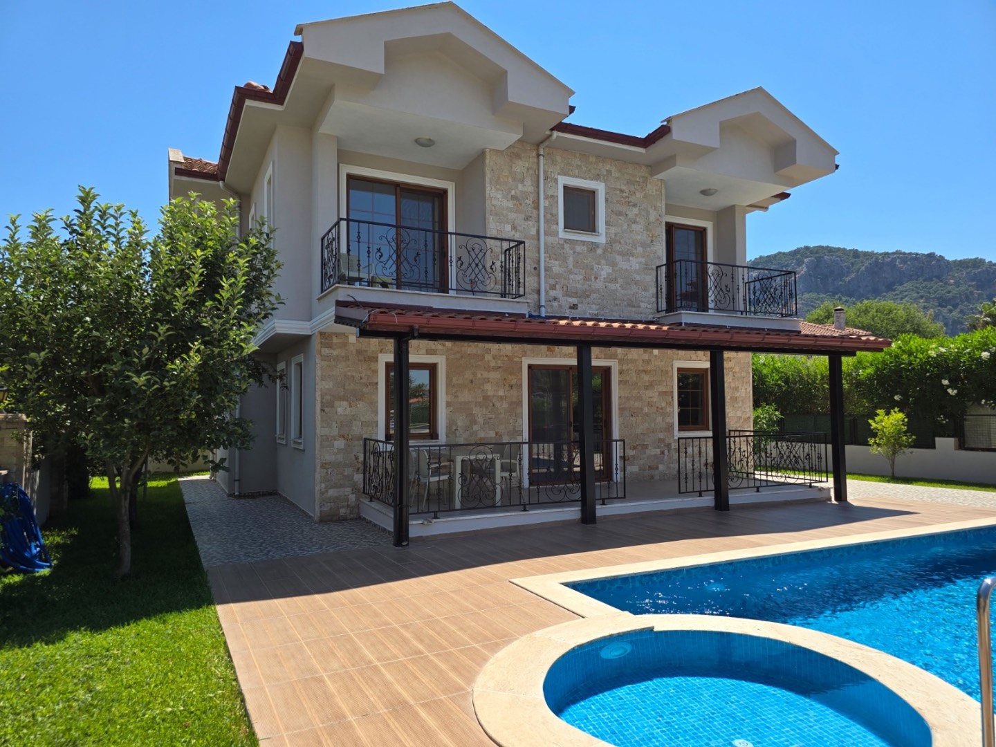 Ortaca Dalyan'da Kalabalık Ailelere Uygun, Özel Havuzlu, Geniş Villa