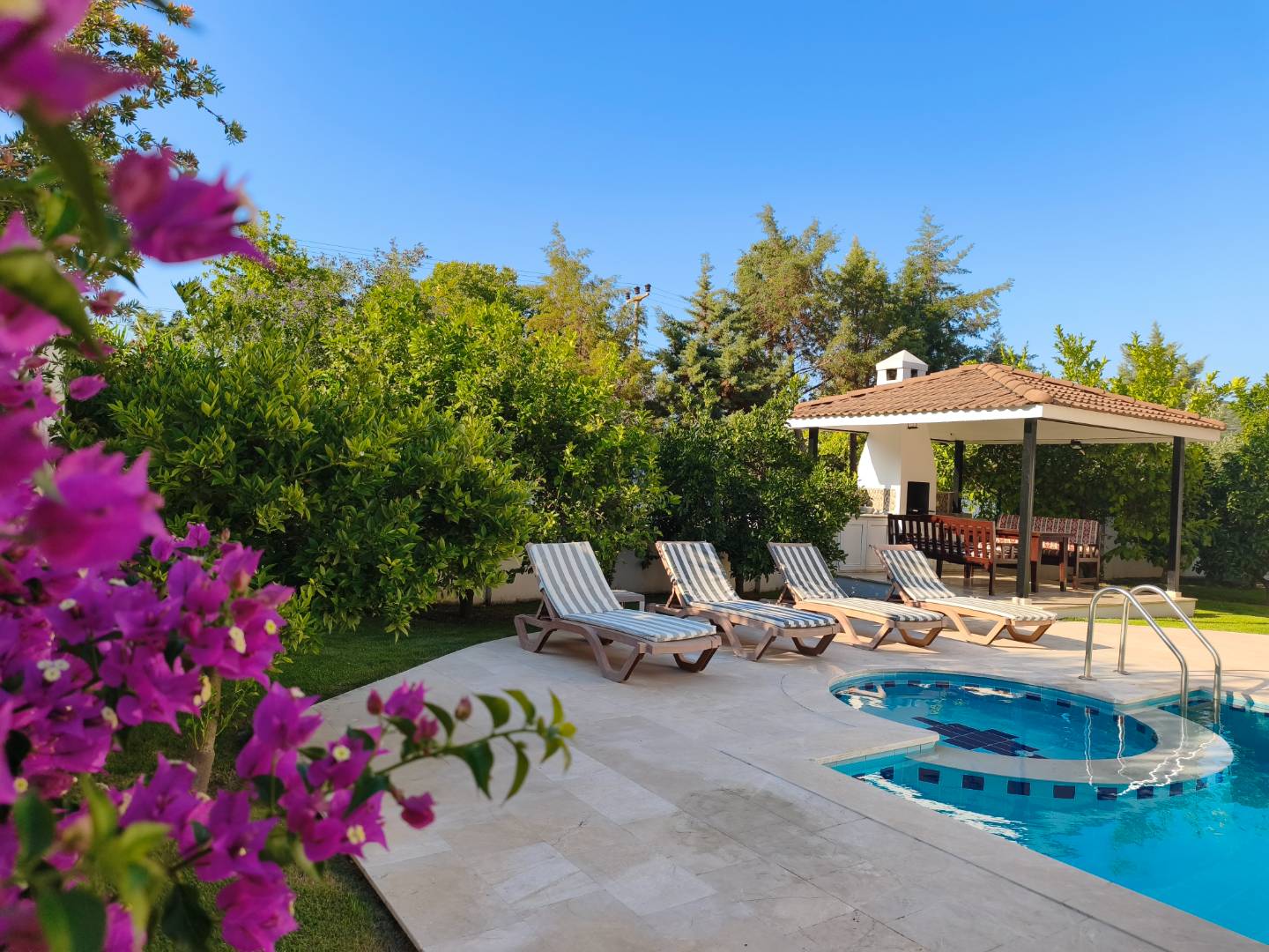 Ortaca Dalyan'da Yemyeşil Bahçeli, Özel Havuzlu, 8 Kişilik Villa