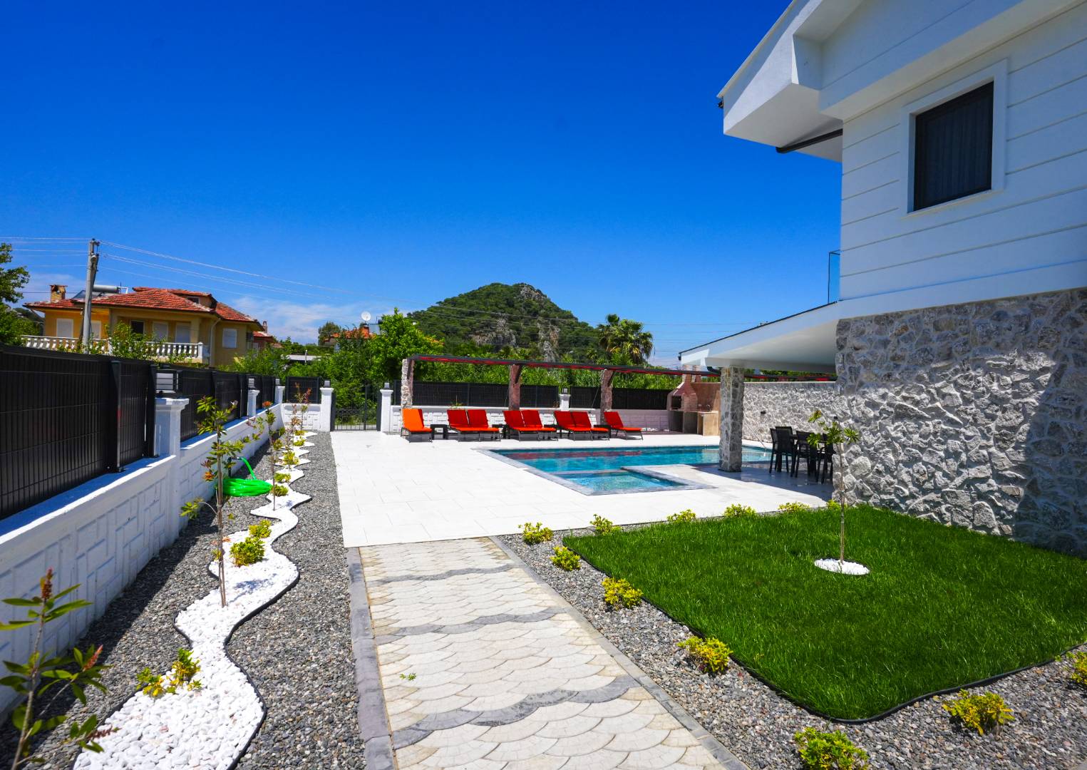 Ortaca Dalyan'da Sakin Konumda, Özel Havuzlu, İkiz Villa