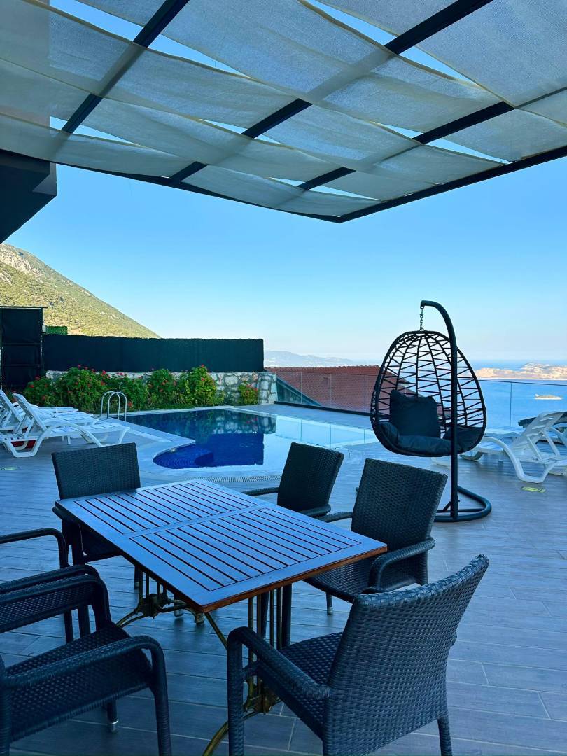 Kaş Sarıbelen'de Muhteşem Doğada, Özel Havuzlu, Taş Villa