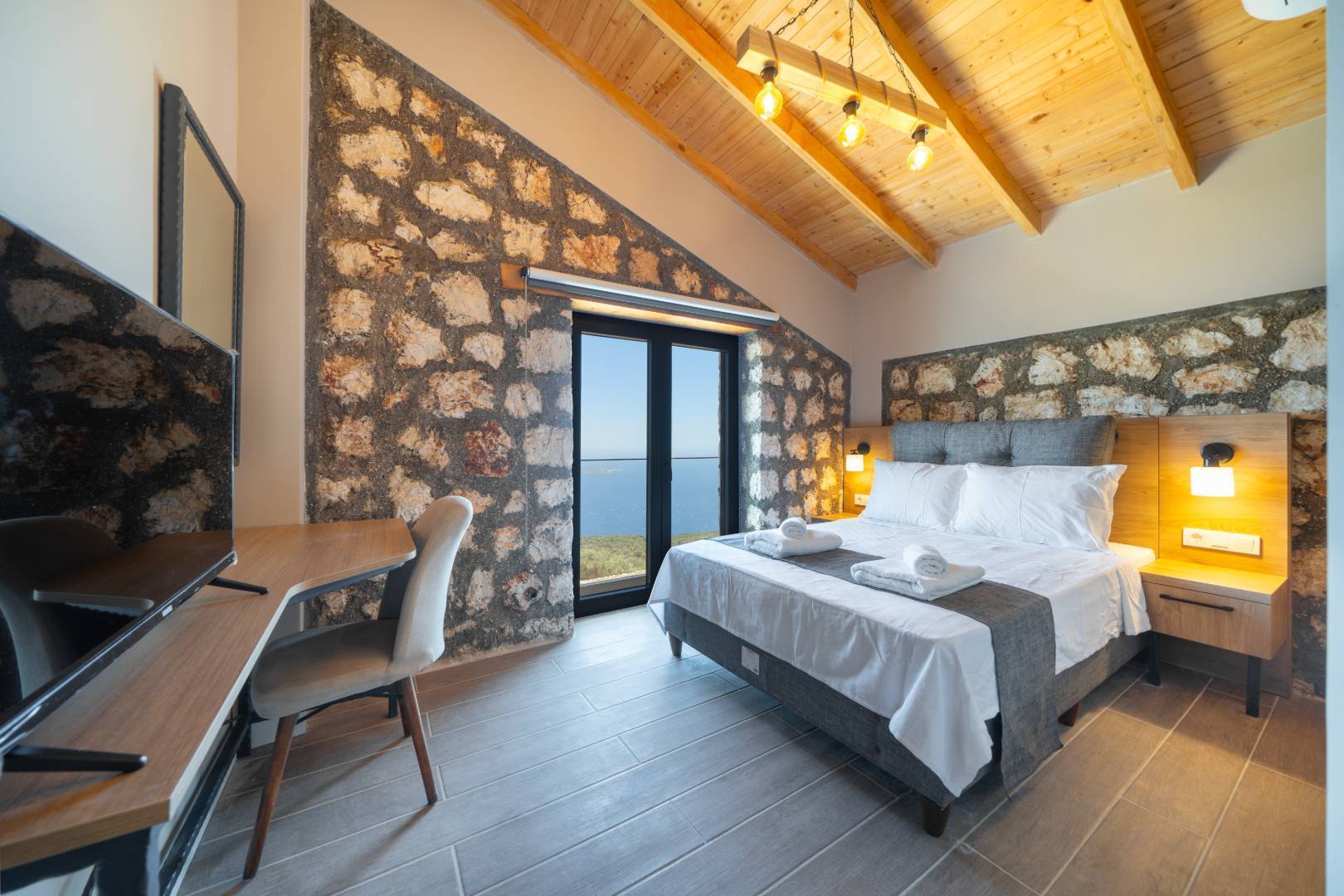 Kaş Sarıbelen'de Muhteşem Doğada, Özel Havuzlu, Taş Villa