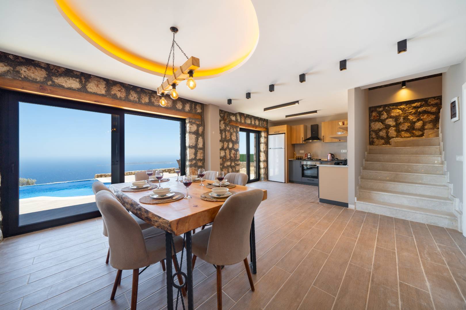 Kaş Sarıbelen'de Muhteşem Doğada, Özel Havuzlu, Taş Villa