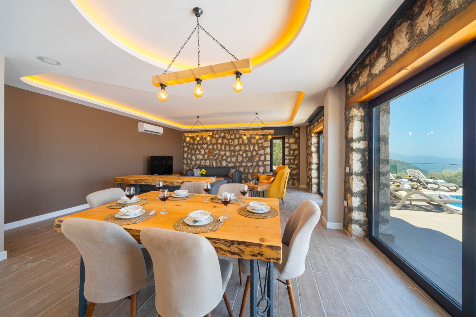 Kaş Sarıbelen'de Muhteşem Doğada, Özel Havuzlu, Taş Villa