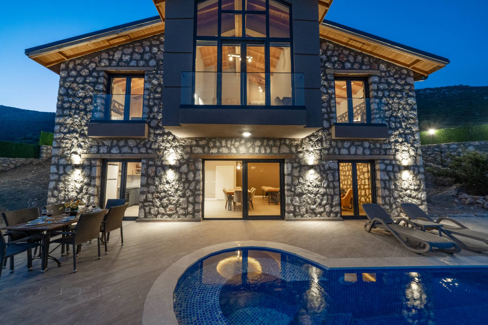 Kaş Sarıbelen'de Muhteşem Doğada, Özel Havuzlu, Taş Villa