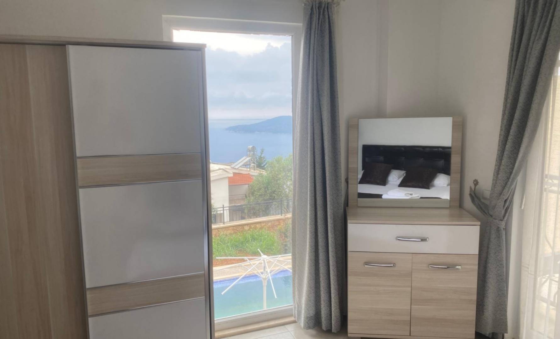 Kaş Bezirgan'da Deniz Manzaralı, Özel Havuzlu, Geniş Villa