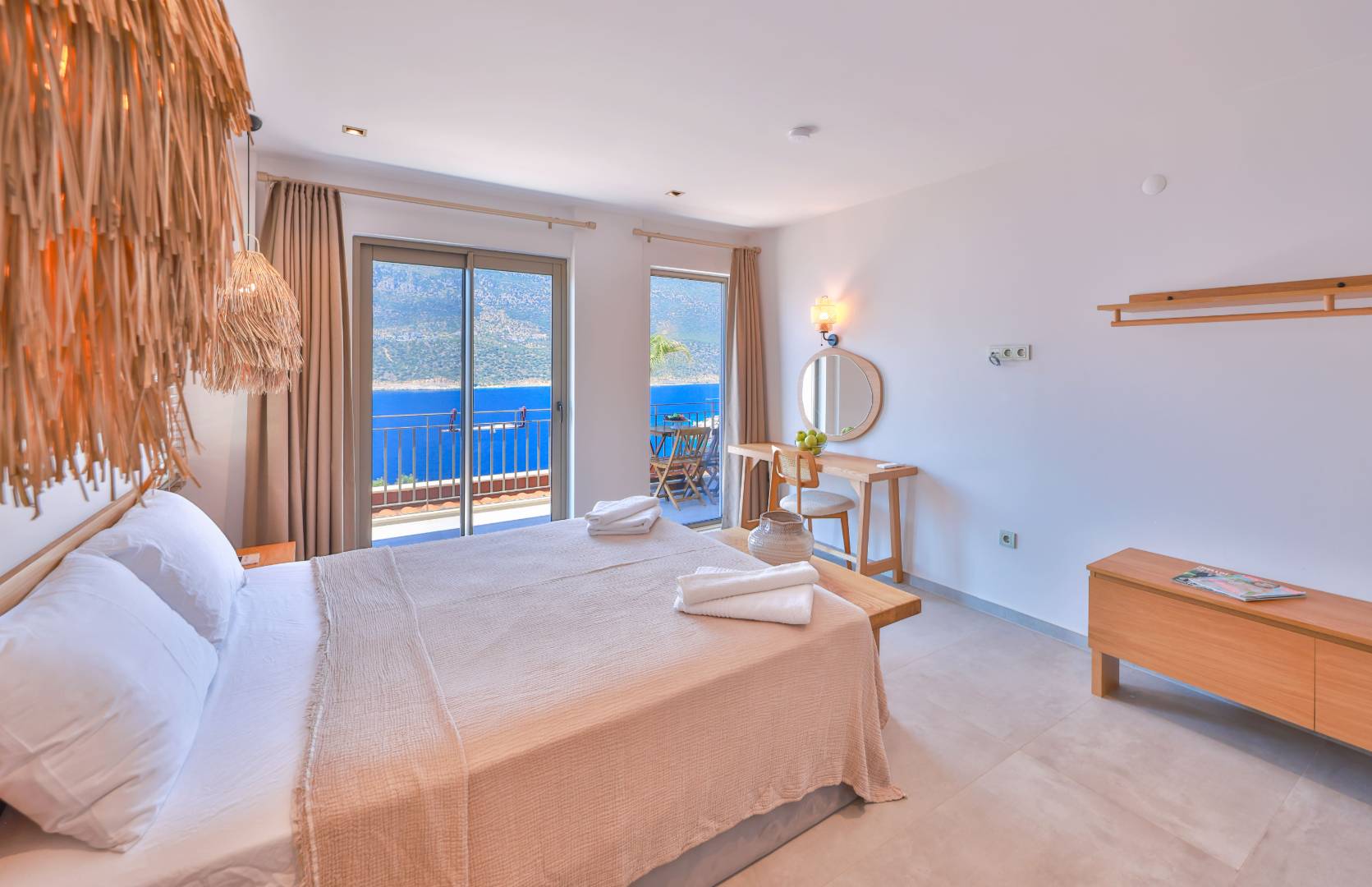 Kaş Andifli'de Muhteşem Deniz Manzaralı, Özel Havuzlu, 6 Kişilik Villa