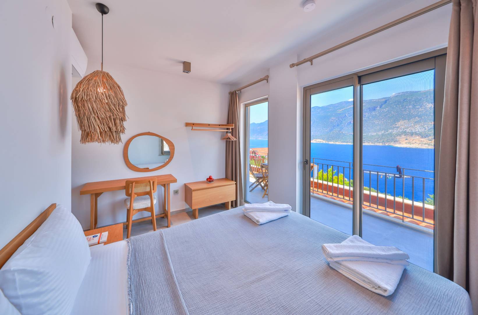 Kaş Andifli'de Muhteşem Deniz Manzaralı, Özel Havuzlu, 6 Kişilik Villa