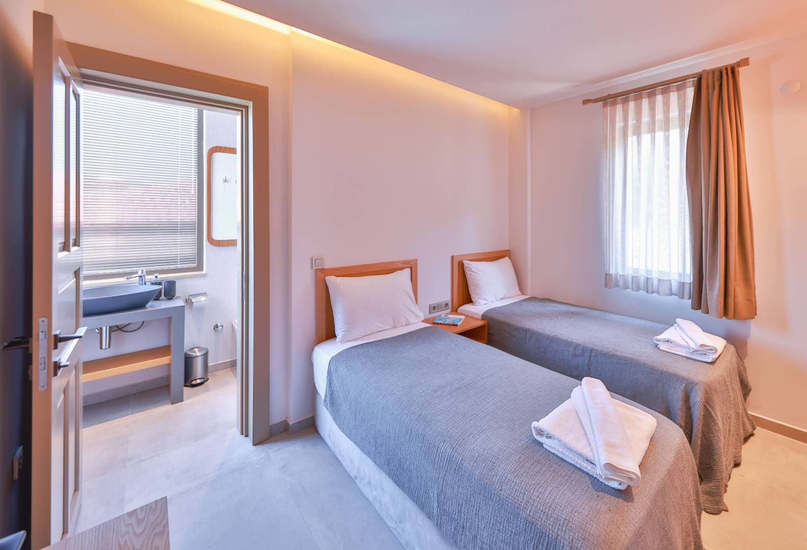 Kaş Andifli'de Muhteşem Deniz Manzaralı, Özel Havuzlu, 6 Kişilik Villa