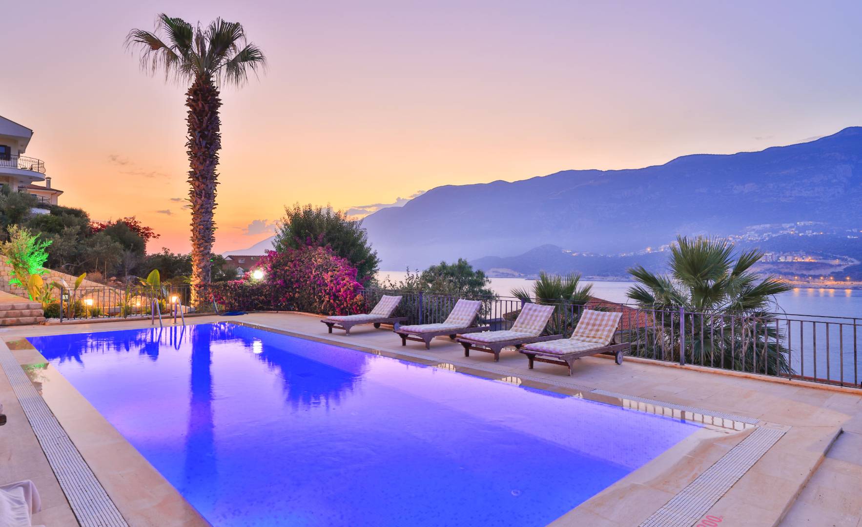 Kaş Andifli'de Muhteşem Deniz Manzaralı, Özel Havuzlu, 6 Kişilik Villa