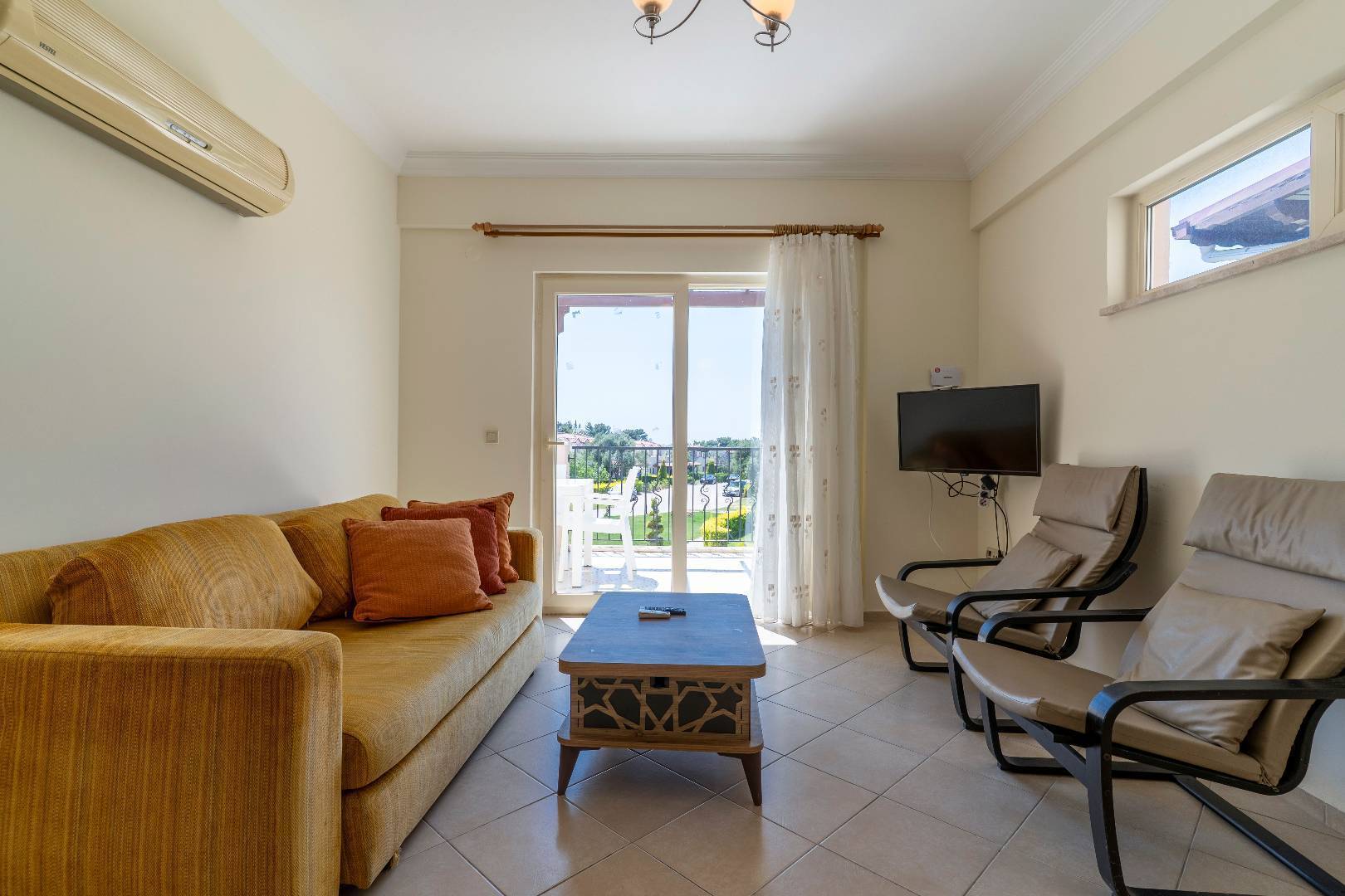 Didim Akbük'te Denize Sıfır, Ortak Havuzlu, Modern Tasarımlı Villa 38882 - 3