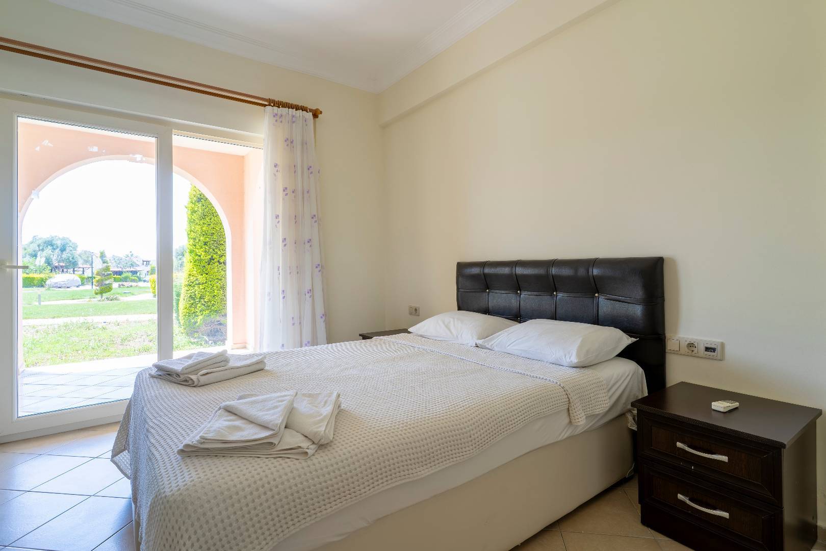 Didim Akbük'te Denize Sıfır, Ortak Havuzlu, Modern Tasarımlı Villa 38882 — 9