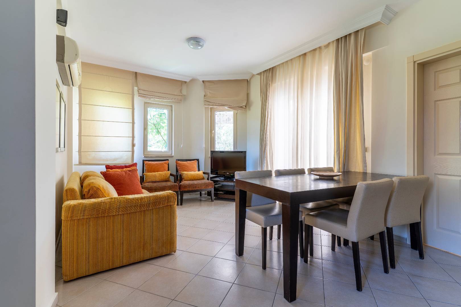 Didim Akbük'te Denize Sıfır, Özel Plajlı, 3+1 Kiralık Villa 45822 - 4