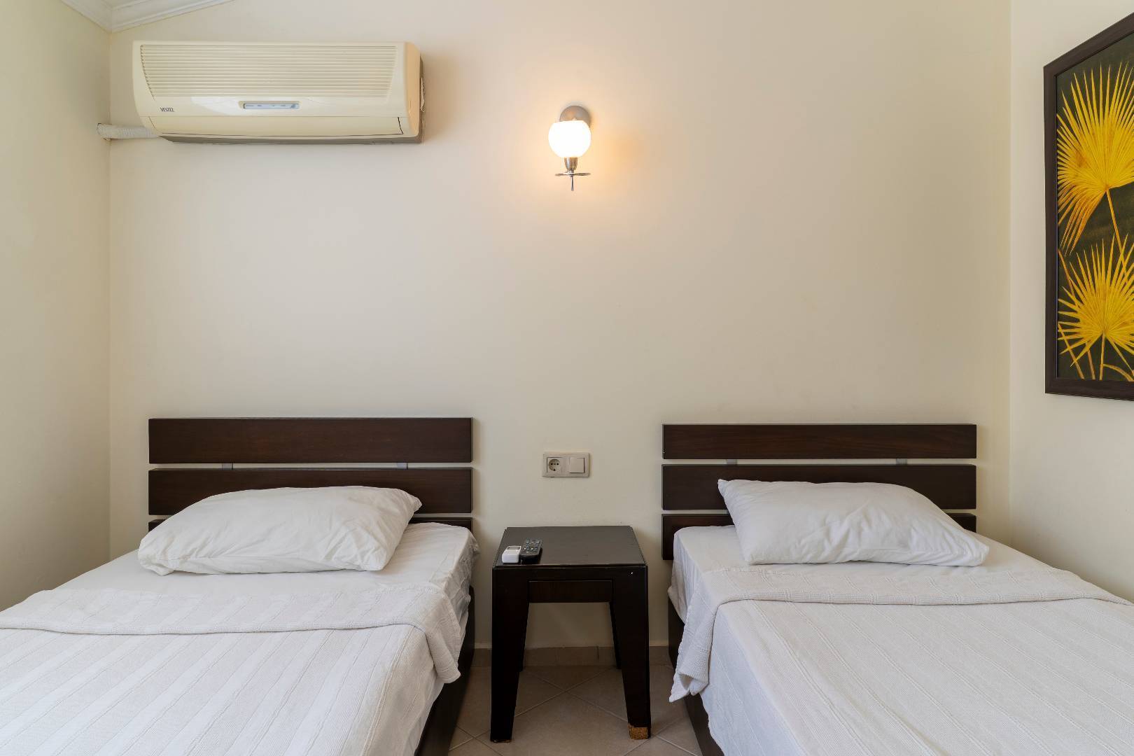 Didim Akbük'te Denize Sıfır, Özel Plajlı, 3+1 Kiralık Villa