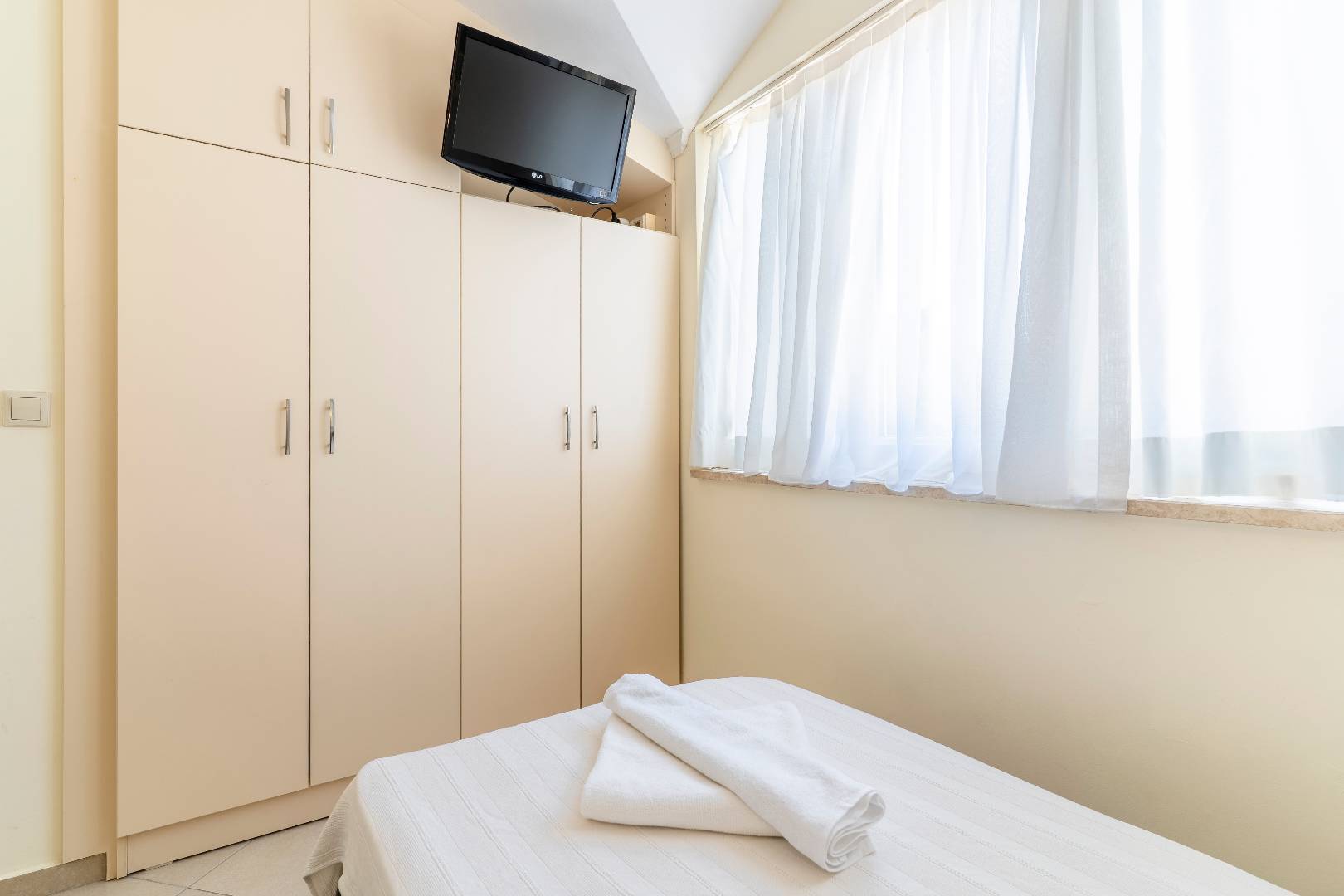 Didim Akbük'te Denize Sıfır, Özel Plajlı, 3+1 Kiralık Villa