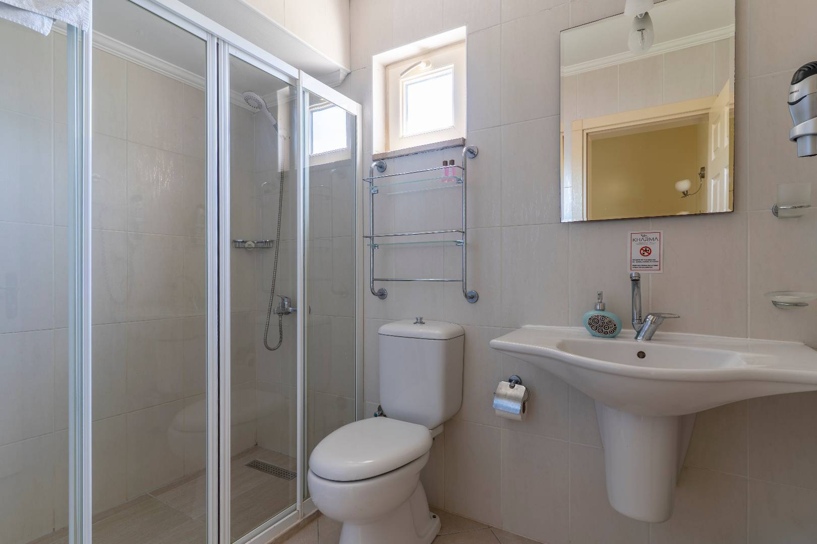 Didim Akbük'te Denize Sıfır, Özel Plajlı, 3+1 Kiralık Villa