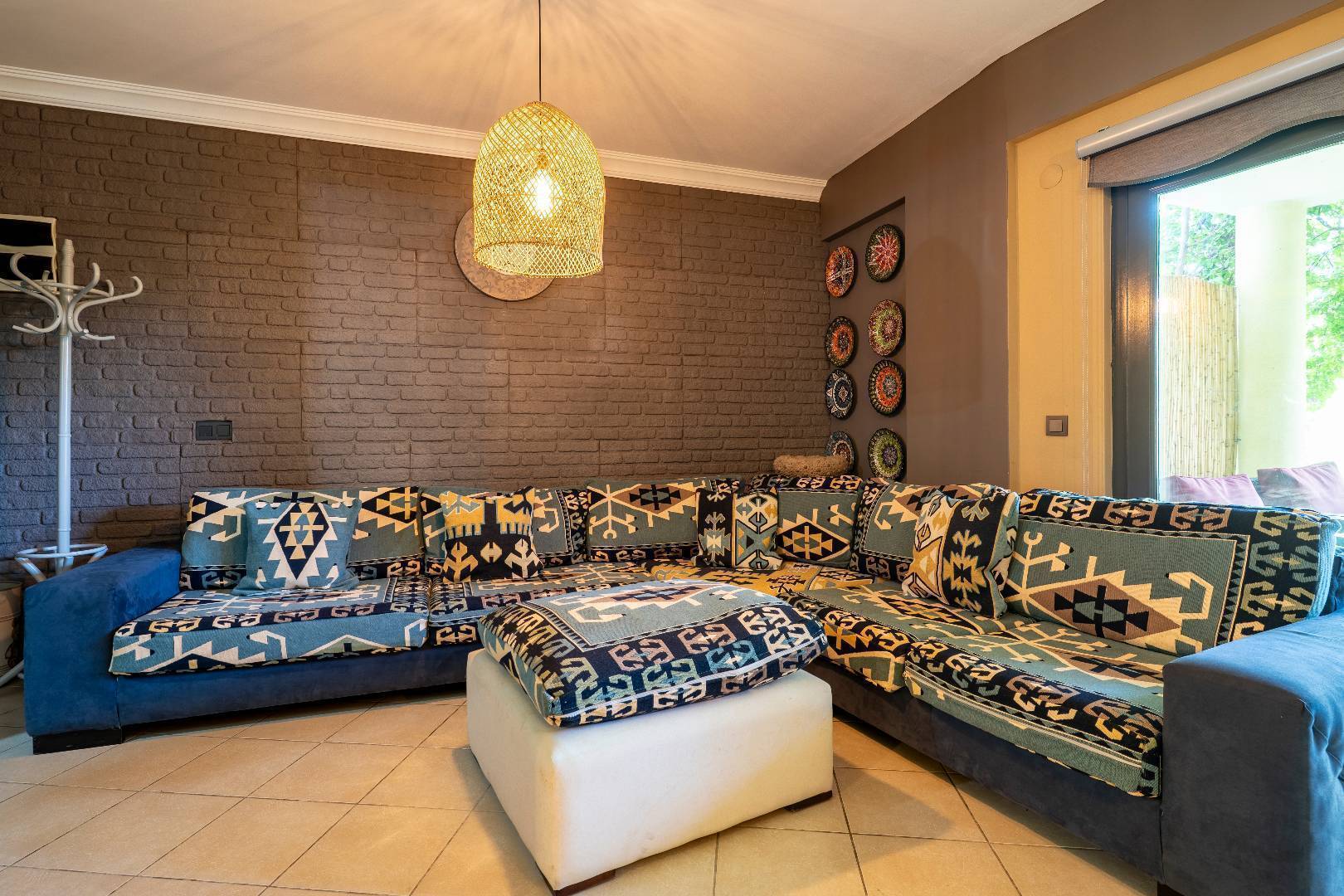 Didim Akbük'te Plajlı Tesis İçerisinde, Ortak Havuzlu, Kiralık Daire